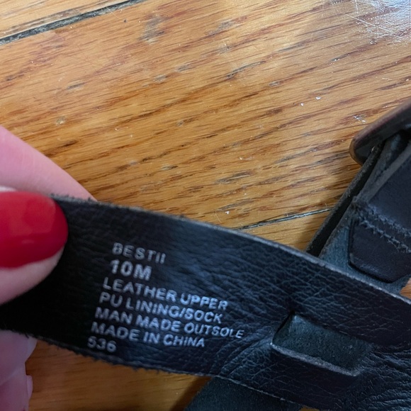 Steve Madden Size 10 Black Leather Sandals - Picture 5 of 5